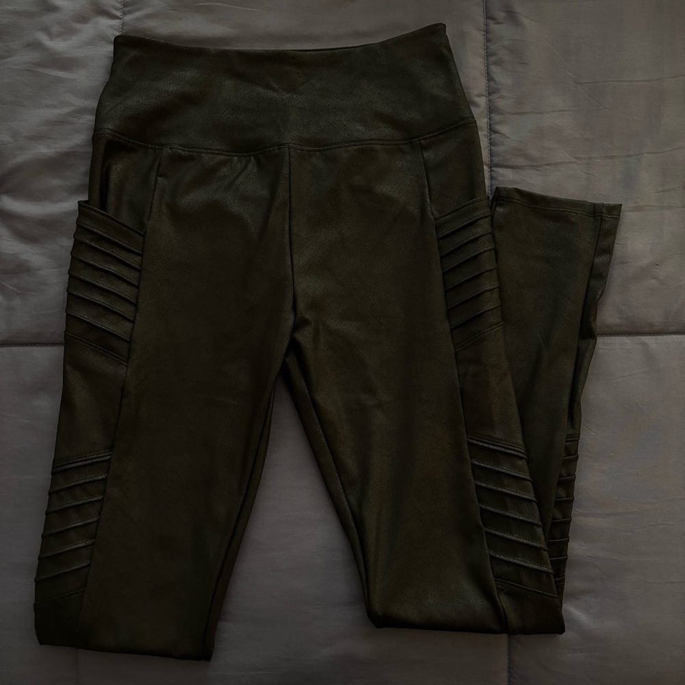 Vera wang faux black leather leggings
